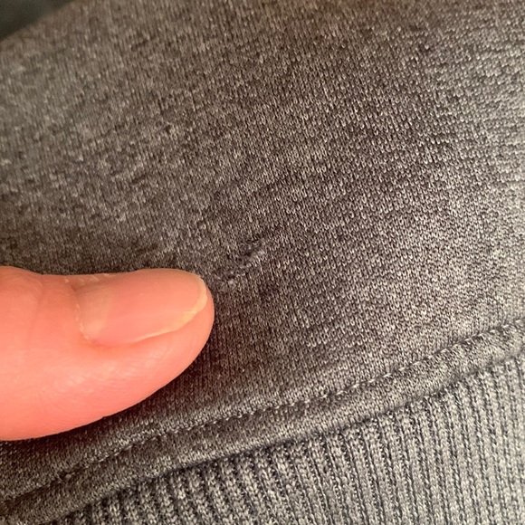 Youth XL Under Armour sweatshirt / hoodie - Picture 4 of 4